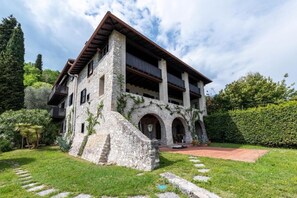 Perincian bahagian luar