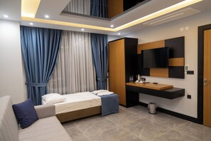 Deluxe Suite, Balcony | 1 bedroom, in-room safe, desk, laptop workspace