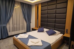 Deluxe Suite, Balcony | 1 bedroom, in-room safe, desk, laptop workspace - Akın Suit (Ayvalik)