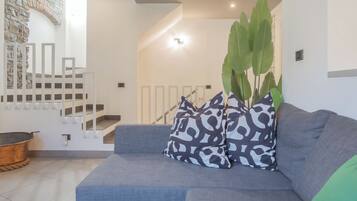 Smart-tv, bøger, stereoanlæg