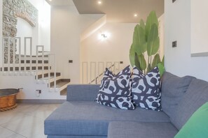 Smart TV, books, stereo