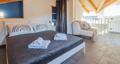 8-bed cottage in charming Torno. Private parking, WiFi and Jacuzzi on Como Lake