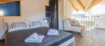 8-bed cottage in charming Torno. Private parking, WiFi and Jacuzzi on Como Lake