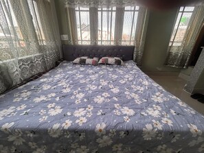 Iron/ironing board, free WiFi - WANI APARTMENTS BEMINA SRINAGAR (Srinagar)