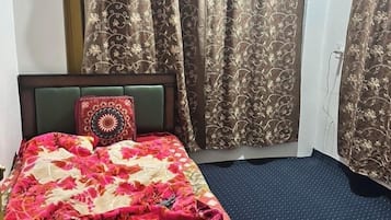 Comfort Room, City View | Iron/ironing board, free WiFi