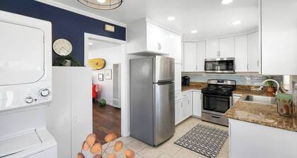 2 Homes in One! 2 Kitchens Huge Outdoor Retreat