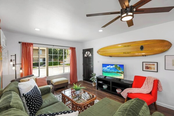 Smart TV, video games, offices - 2 Homes in One!  2 Kitchens Huge Outdoor Retreat (Norwalk)