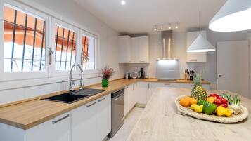 Microwave, mesin pencuci piring, dan mesin pembuat kopi/teh