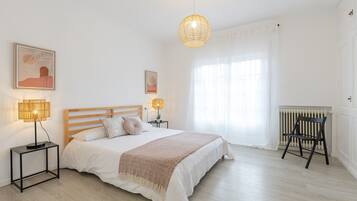 10 bedrooms, free cots/infant beds, bed sheets