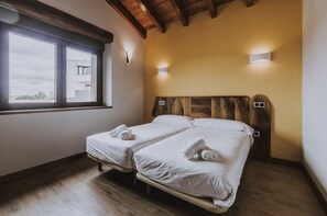 4 bedrooms, free cribs/infant beds, bed sheets - Fidalsa Rest Station (Villadiego)