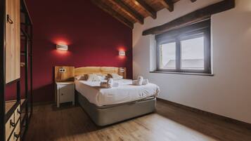 4 bedrooms, free cribs/infant beds, bed sheets