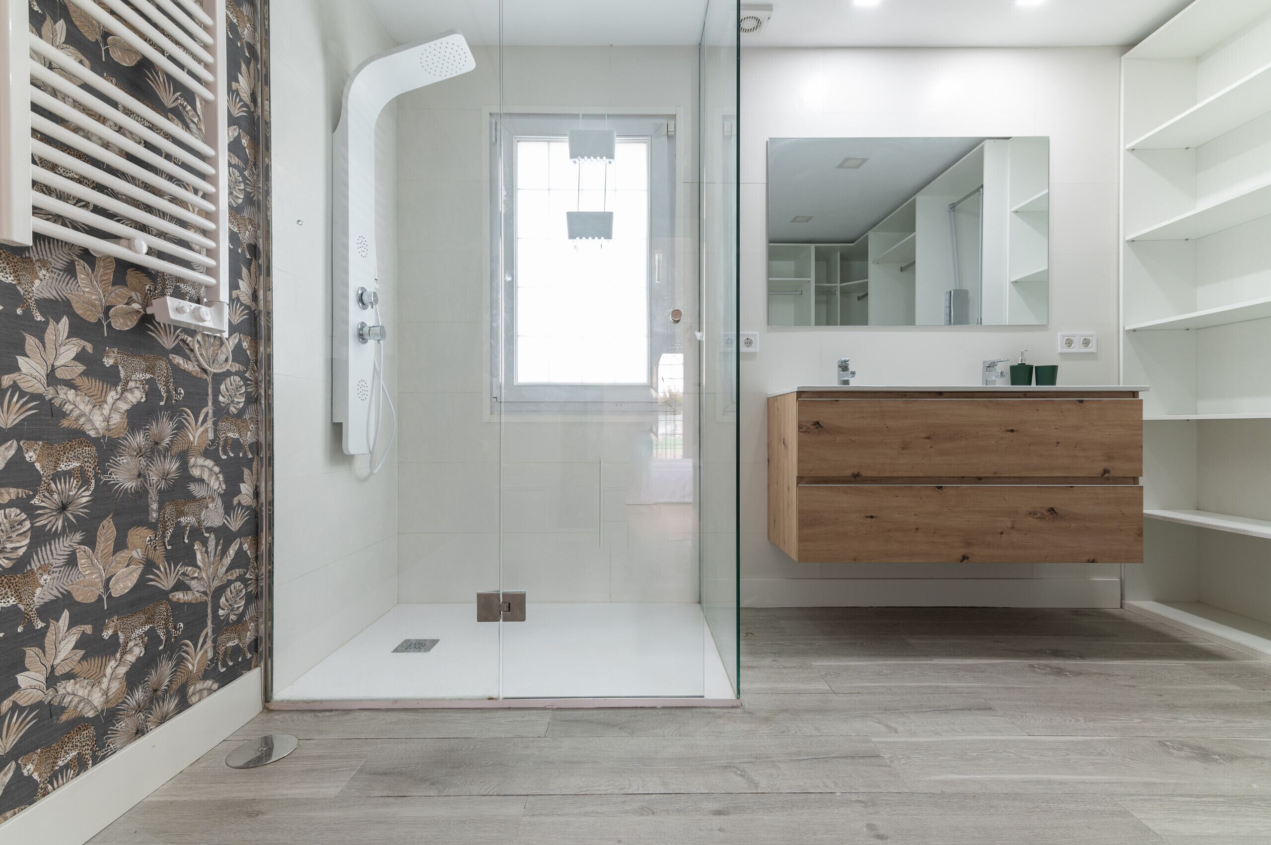 Een douche, handdoeken
