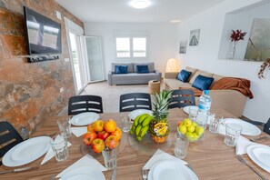 In-room dining - Almost Heaven by Fidalsa (Rojales)