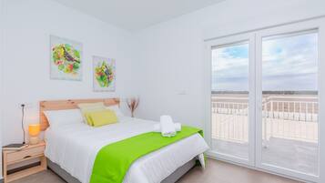 5 kamar tidur, tempat tidur bayi gratis, dan seprai linen