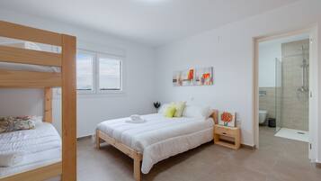 5 bedrooms, free cots/infant beds, bed sheets