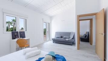 5 bedrooms, free cots/infant beds, bed sheets