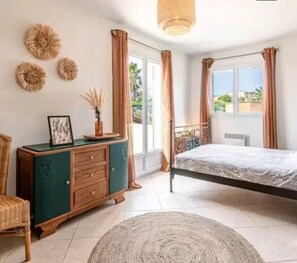 4 Schlafzimmer, Schreibtisch, Bügeleisen/Bügelbrett, WLAN