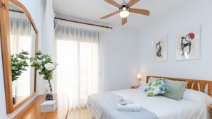 3 bedrooms, free cots/infant beds, bed sheets - Beach Haven by Fidalsa (Guardamar del Segura)