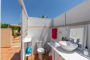 Shower, towels - Harmony Villa by Fidalsa (Daya Vieja)