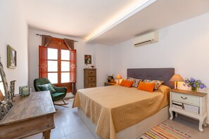 3 bedrooms, free cots/infant beds, bed sheets - Harmony Villa by Fidalsa (Daya Vieja)