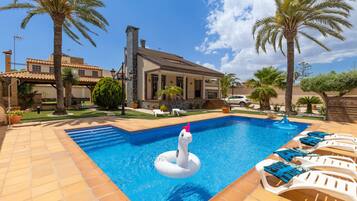 Kolam renang outdoor