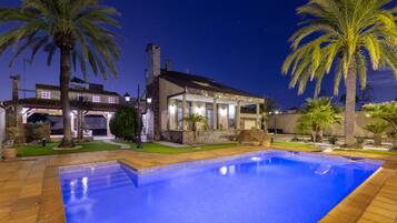 Kolam renang outdoor