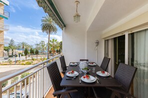 Outdoor dining - Cozy Haven by Fidalsa (Orihuela)