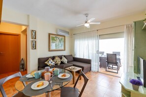 Living room - Cozy Haven by Fidalsa (Orihuela)