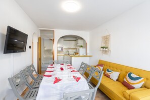 Makan di kamar