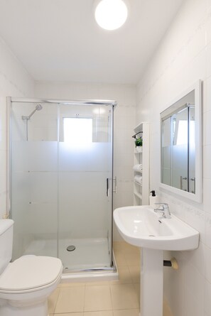 Shower, towels - Blue Lagoon by Fidalsa (Torrevieja)