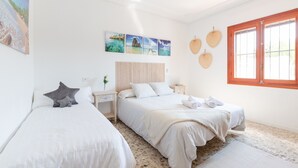 5 bedrooms, cribs (free), bed sheets - Fidalsa Bahama Breeze (Elche)