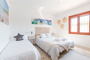 5 chambres, lits bébé (gratuits), draps fournis