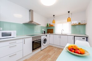 Microwave, dishwasher, coffee/tea maker, cookware/dishes/utensils - Fidalsa Coastal Soul (Torrevieja)