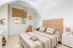 2 chambres, lits bébé (gratuits), draps fournis