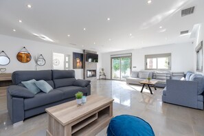 Fireplace - Waterwheel Villa by Fidalsa (Almoradi)