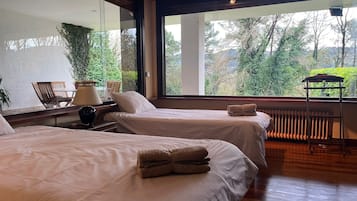 6 bedrooms, free cots/infant beds, bed sheets