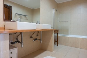 Shower, towels