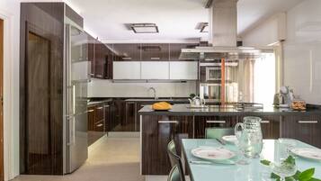 Microwave, dishwasher, coffee/tea maker