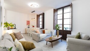In-room dining - Cityscape Elegance by Fidalsa (Alicante)