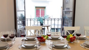 In-room dining - Cityscape Elegance by Fidalsa (Alicante)