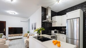 Coffee/tea maker, microwave - Cityscape Elegance by Fidalsa (Alicante)