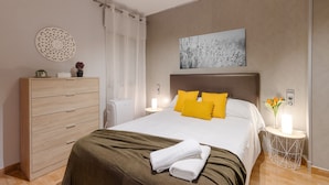 1 bedroom, cribs (free), bed sheets - Marine Break by Fidalsa (Torrevieja)