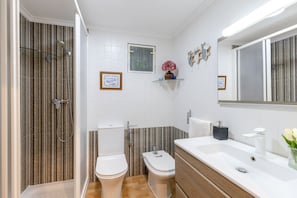 Shower, towels - Marine Break by Fidalsa (Torrevieja)