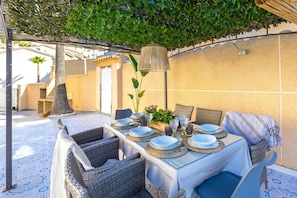 In-room dining - The Big Chill by Fidalsa (Rojales)