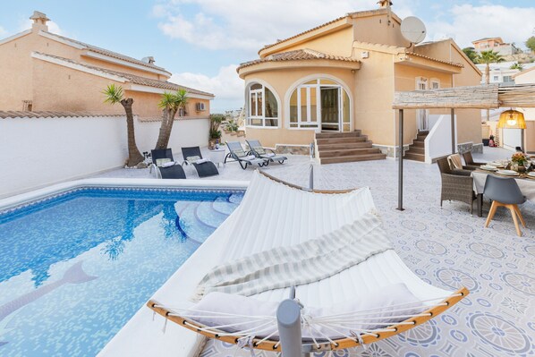 Outdoor pool - The Big Chill by Fidalsa (Rojales)
