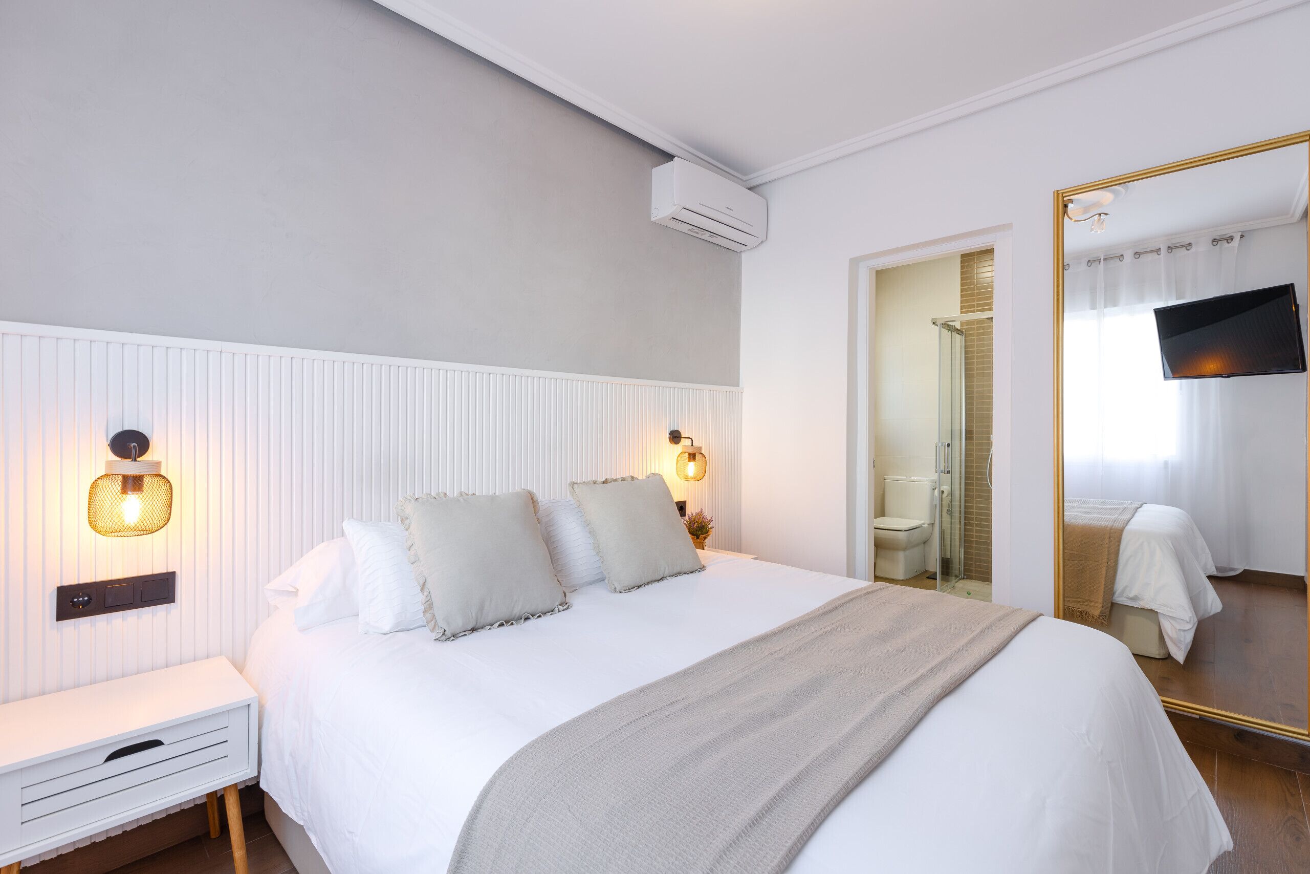 3 phòng ngủ, nôi (giường cho trẻ sơ sinh) miễn phí, bộ trải giường 