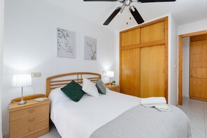 2 bedrooms, free cots/infant beds, bed sheets - Sea Hope by Fidalsa (Guardamar del Segura)