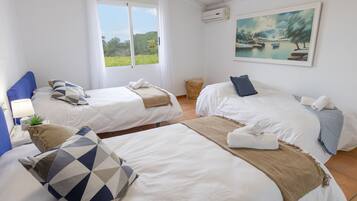 5 kamar tidur, tempat tidur bayi gratis, dan seprai linen