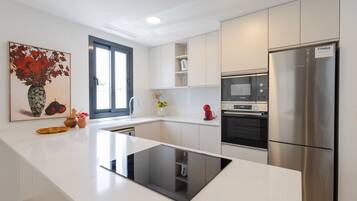 Microwave, mesin pencuci piring, dan mesin pembuat kopi/teh