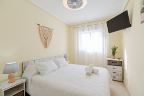 2 chambres, lits bébé (gratuits), draps fournis